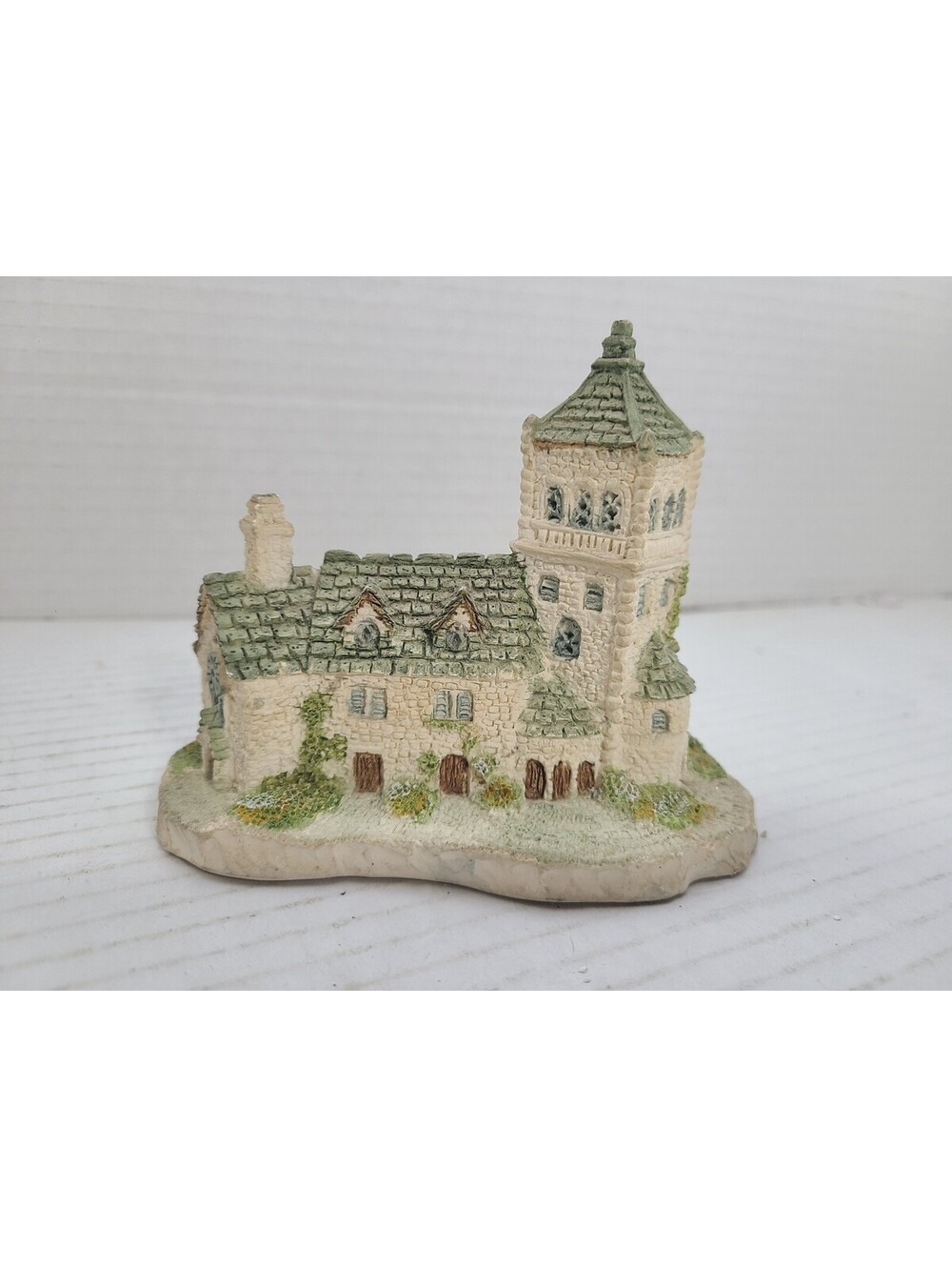 Russ Berrie & Co. Cottage 6912 Vintage Collectible English Manor House Sculpture